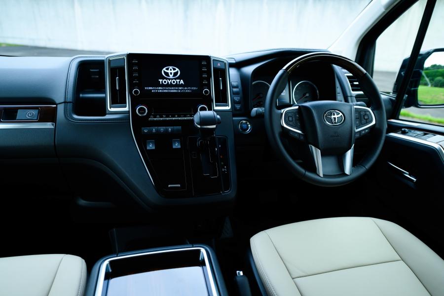 Торпедо Toyota GranAce Premium 2019 года  (фото 6 из 26)